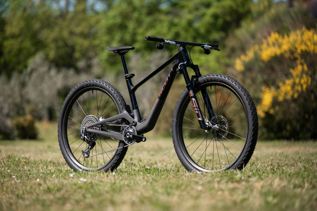Vrhunsko XC gorsko kolo Scott Spark RC SL 2027